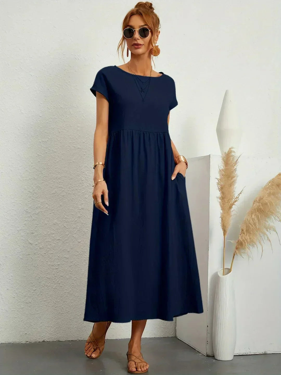 Chic flowy women's casual dress, perfect for versatile summer fashion.