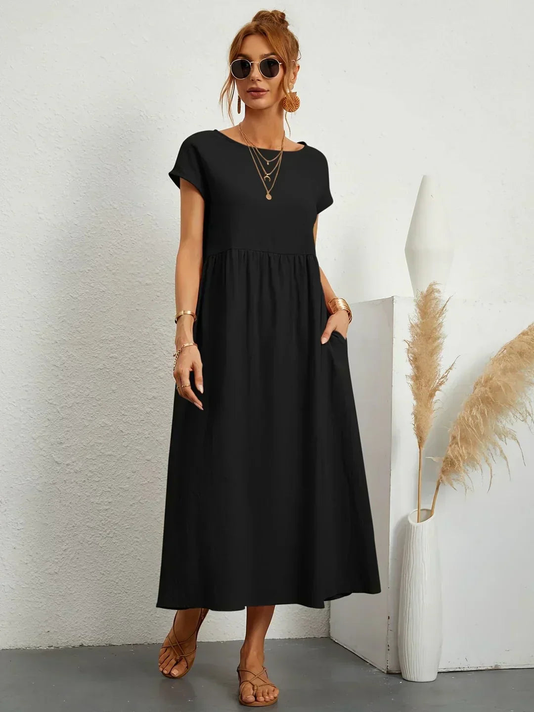 Ladies' versatile summer dress, ideal for chic everyday fashion.