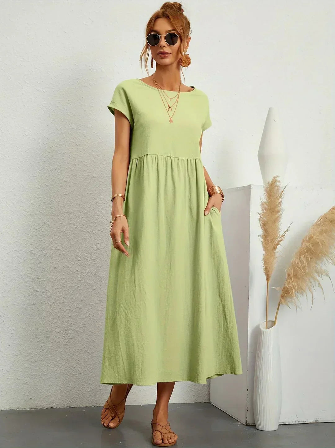 Effortless style: women's flowy casual elegant midi dress for summer.