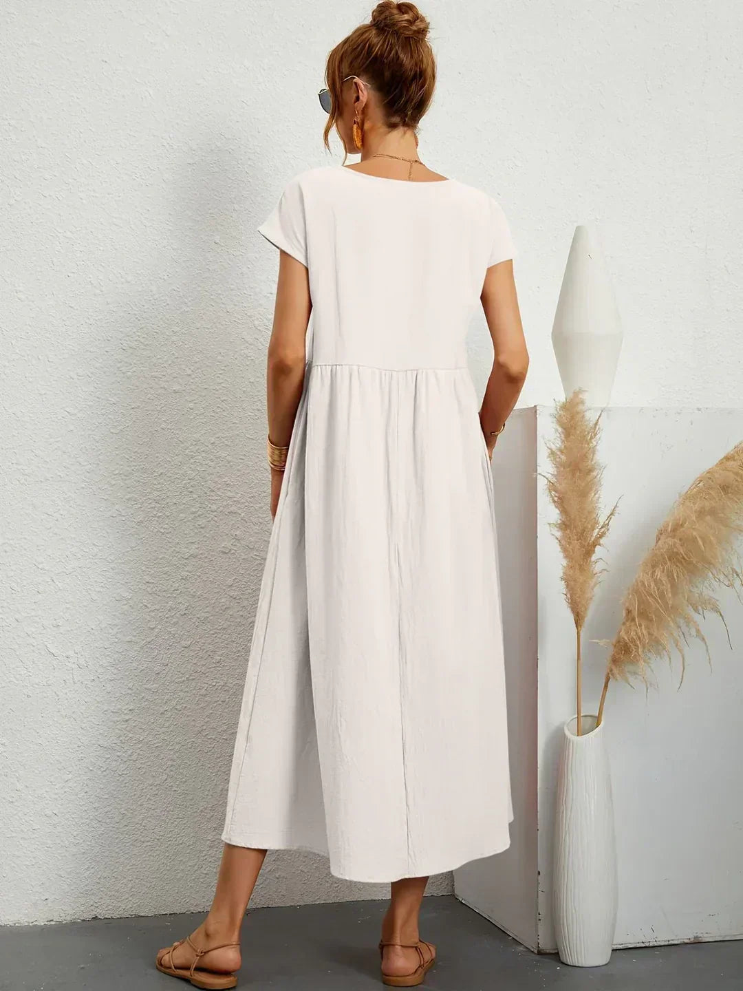 Ladies' versatile summer dress, perfect for everyday chic fashion.