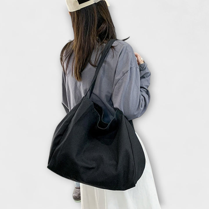 Stylish women's tote bag, a versatile shoulder bag and fashion accessory for daily casual wear.