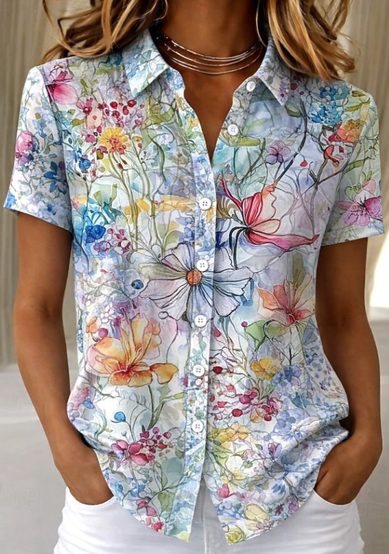 Relaxed fit short-sleeve women's floral shirt. Ideal for everyday casual wear.