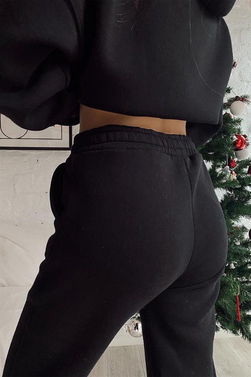 Modern women's athleisure hoodie & sweatpants set. Comfortable two-piece casual loungewear for an active lifestyle.