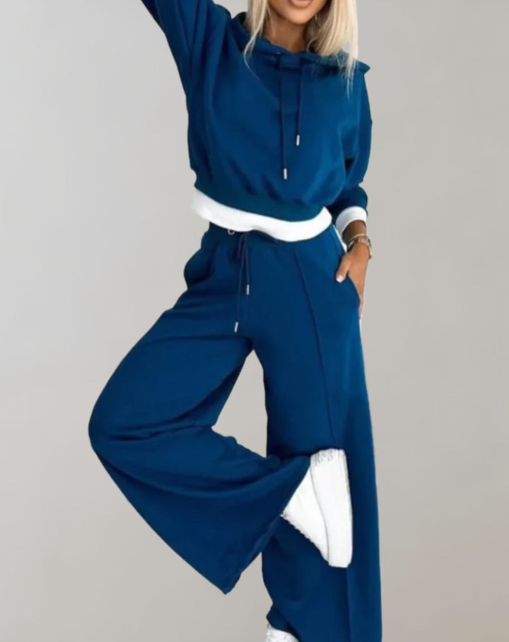 Modern women's casual hoodie set. Soft loungewear tracksuit for ultimate comfort & style.
