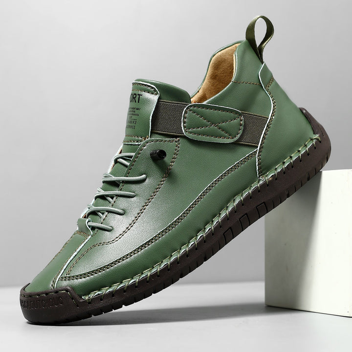 Versatile women's platform sneakers, white with lace-ups, perfect for a relaxed yet stylish ensemble.