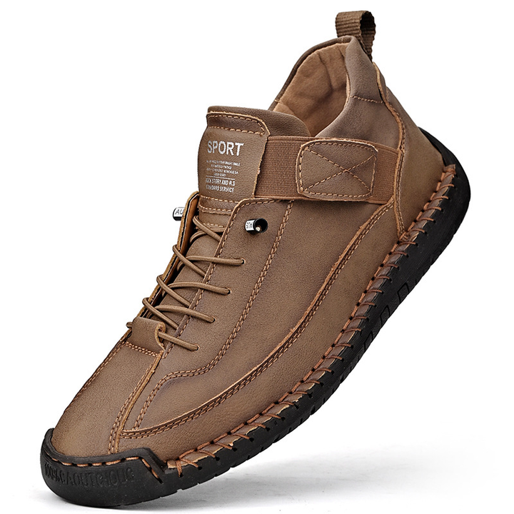 Lightweight women's casual sneakers, lace-up functionality for an adjustable fit, suitable for daily walks.