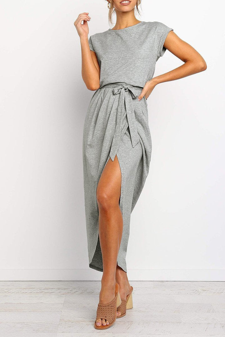 Elegant and comfortable women's midi dress, perfect for daily wear, tie waist detail.