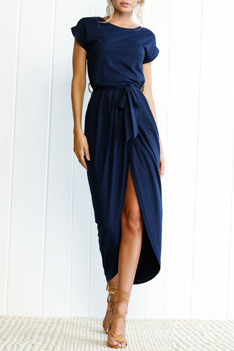 Comfortable women's midi dress, ideal for everyday, with a trendy tie waist.