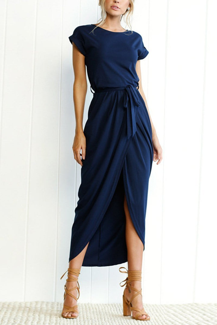 Versatile women's midi dress, suitable for casual wear, highlighted by a tie waist.