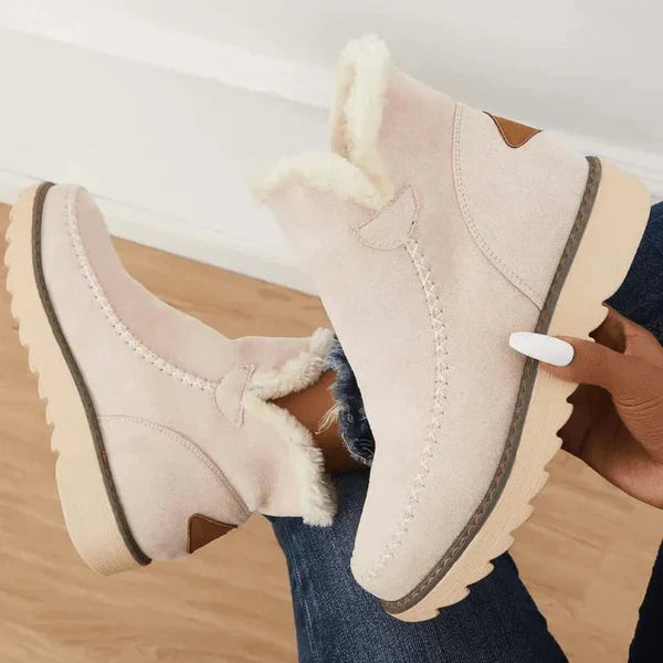 Comfortable women's winter boots with flat sole, perfect for snow and cold weather, durable casual footwear.
