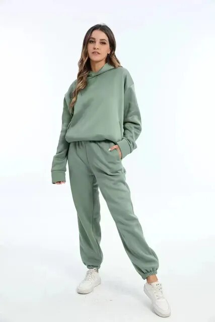 Fashionable women's loungewear two-piece set, full body shot, emphasizing comfort and style.