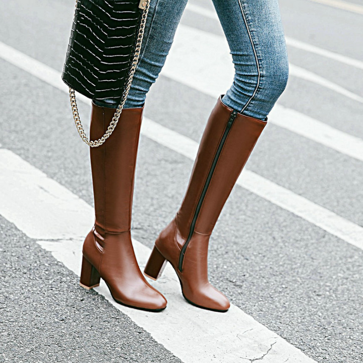 Women's casual urban walking boots, relaxed fit, brown leather with laces, for everyday fall fashion