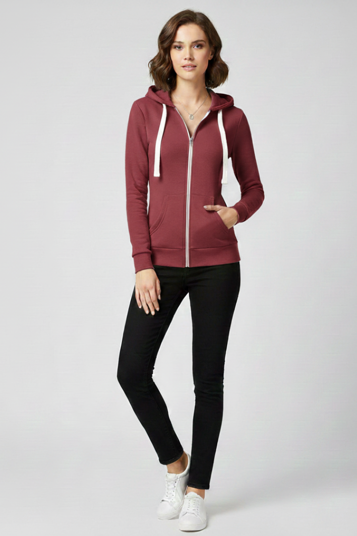 Everyday women's hoodie, comfortable and practical with zipper and deep kangaroo pockets