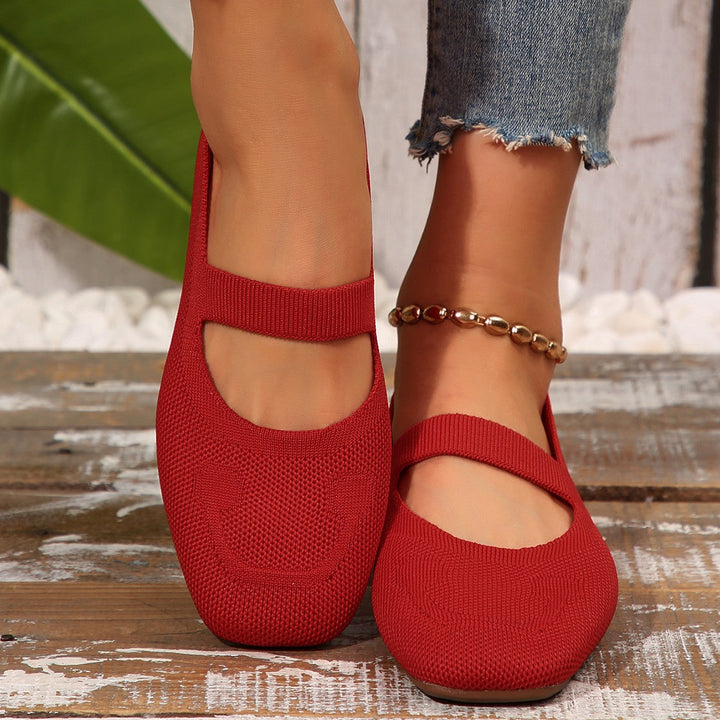 Comfortable women's Mary Jane ballet flats with adjustable strap for secure, stylish everyday fashion.