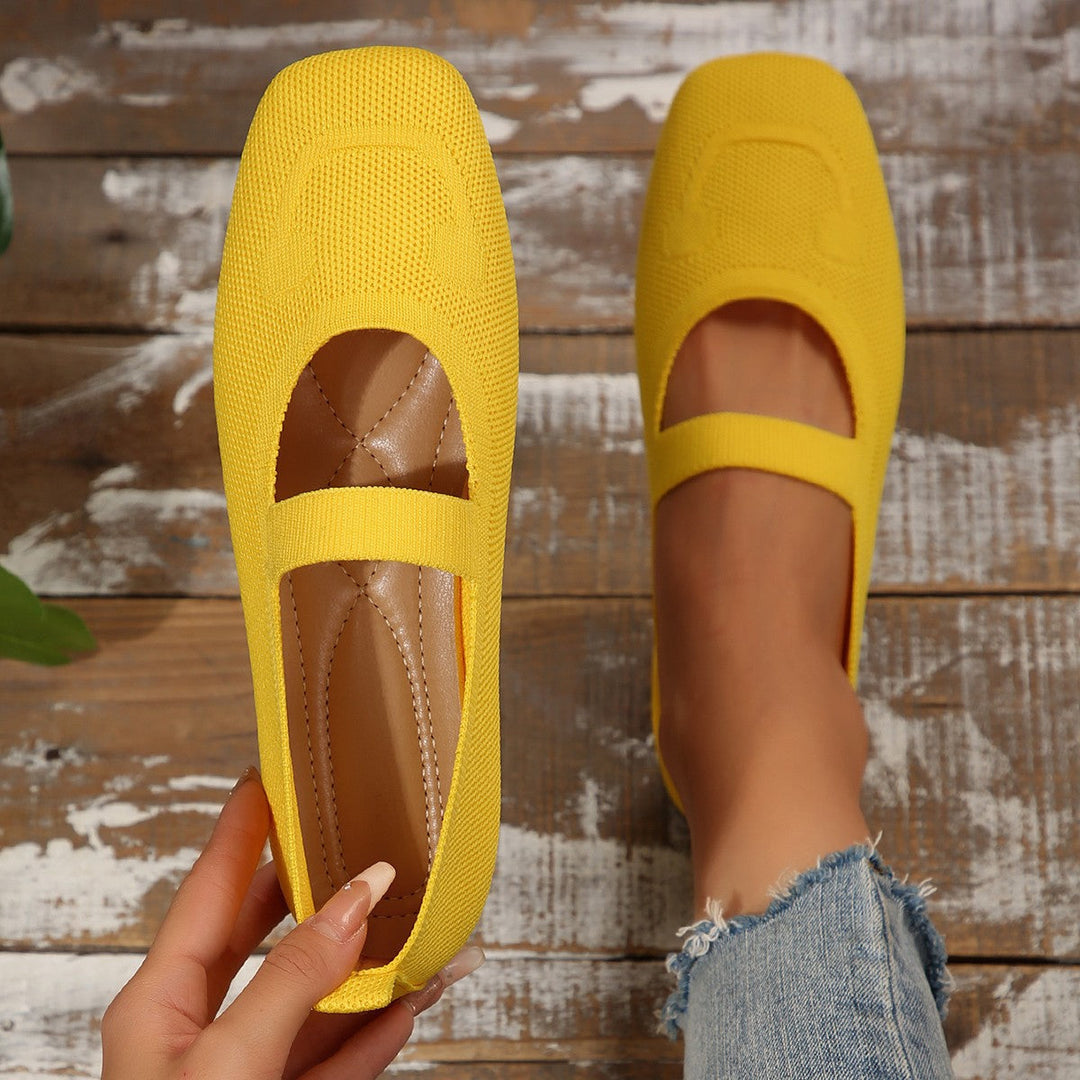 Casual women's Mary Jane ballerinas, ideal for daily wear. Enjoy comfortable flats with a cheerful design.
