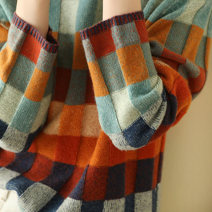 Stylish women's crew neck sweater featuring a chic check pattern. Cozy & comfortable for fall/winter outfits.