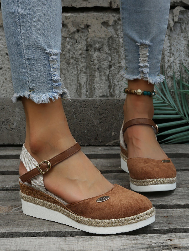 Stylish women's espadrille sandals, providing orthopedic comfort for chic summer adventures.