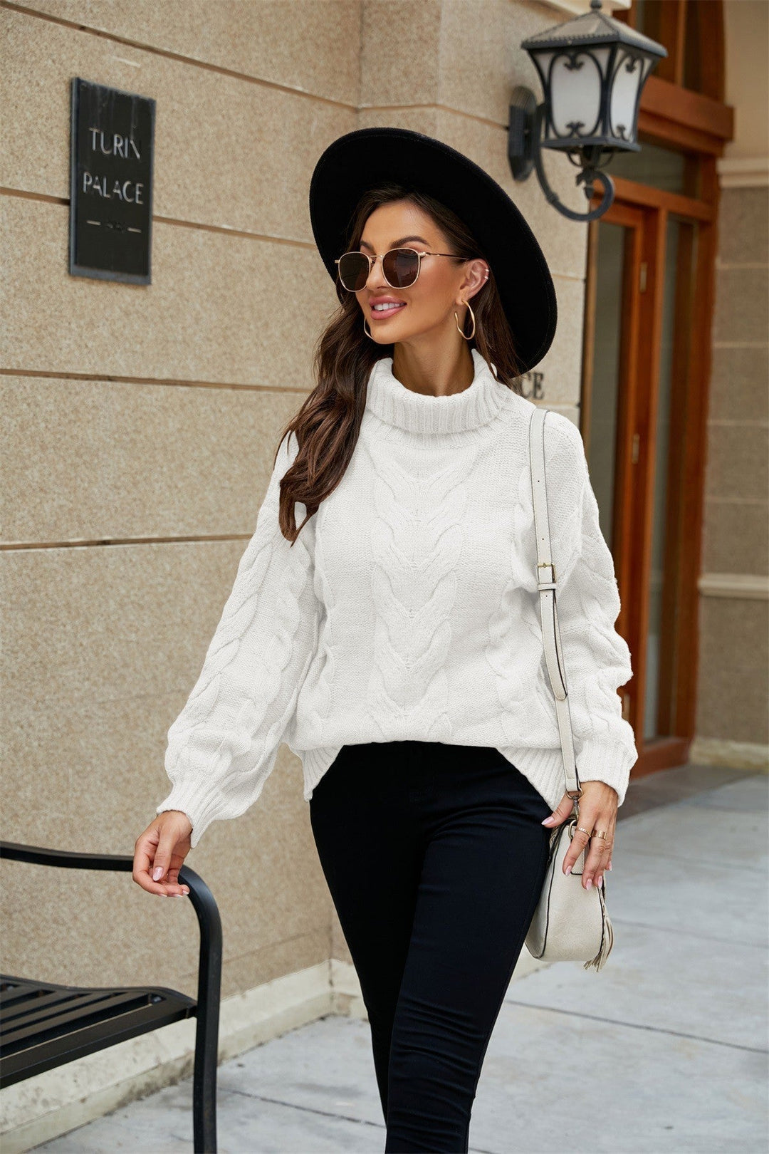 Stylish women's turtleneck casual sweater in soft knit, ideal for versatile everyday wear and spring outfits