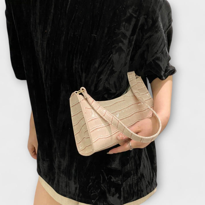 Stylish Women's Shoulder Bag, iconic design, can be worn crossbody, a must-have fashion accessory