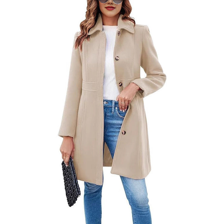Versatile women's fashion trench coat, button-down, featuring functional details for sophisticated outerwear.