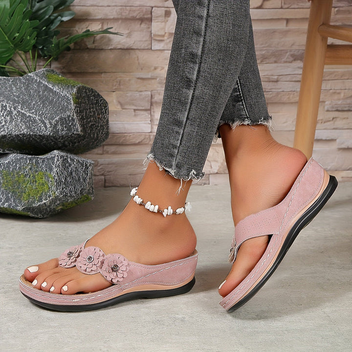 Adjustable women's arch support sandals. Non-slip sole ensures balance & comfort for walking all day. Spring fashion.