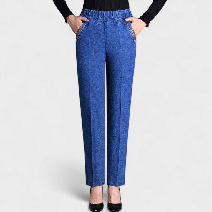 Women's comfortable dark wash stretch jeans with side pockets, flattering everyday style.