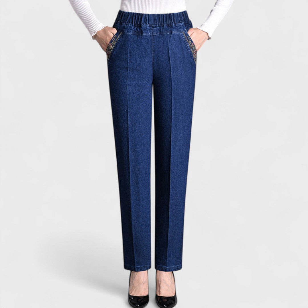 Casual women's stretch jeans in blue denim, perfect for winter fashion with side pockets.