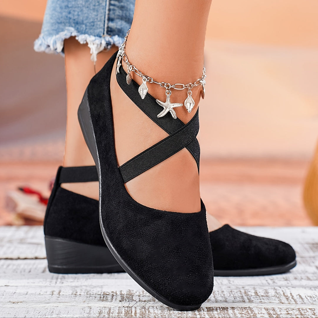 Comfortable flat wedge sandals for women, designed for versatile summer fashion and office-appropriate style.