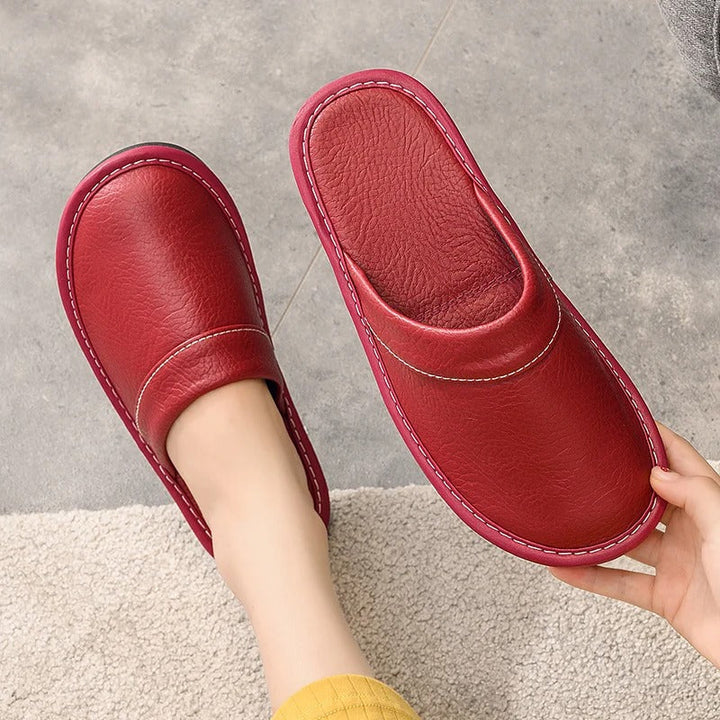 Women's soft house slippers, combining style and ergonomic comfort for relaxation.