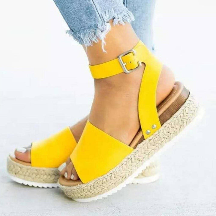 Fashionable women's platform sandals, ideal for summer footwear and casual occasions