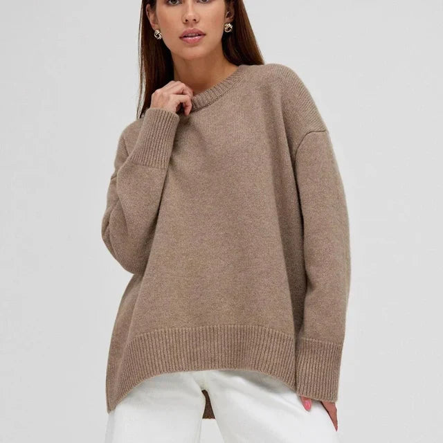 Fashionable women's knitwear with ribbed cuffs, a warm long sleeve top for winter