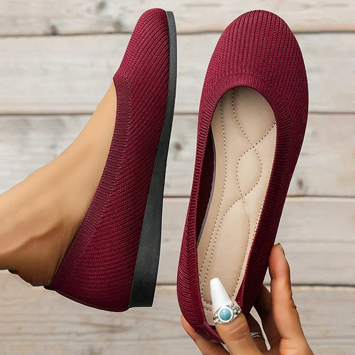 Casual women's slip-on ballerina flats. Comfortable & flexible everyday shoes.
