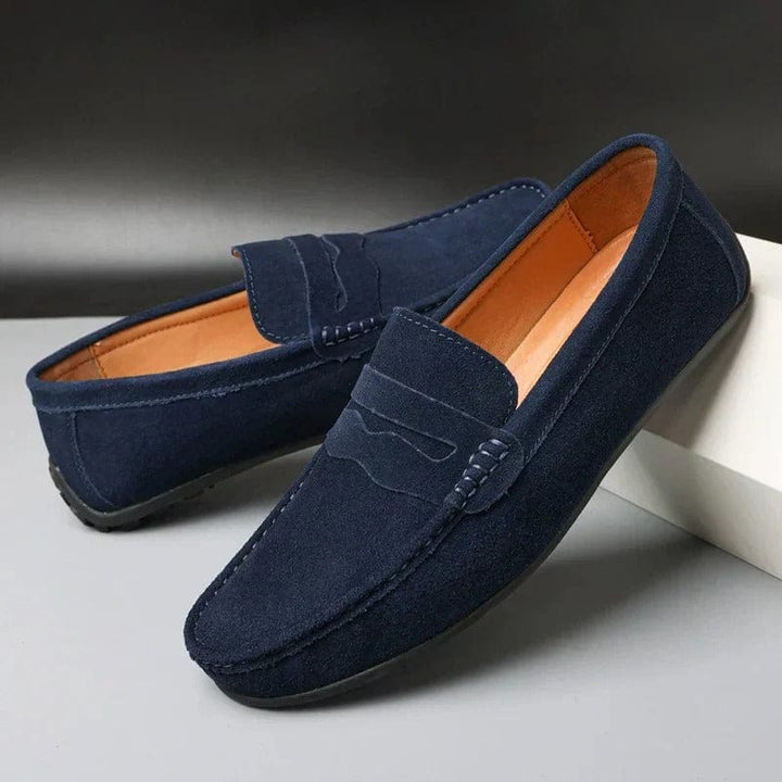 Comfortable women's flats, stylish slip-on loafers perfect for everyday wear and elegant versatile footwear.