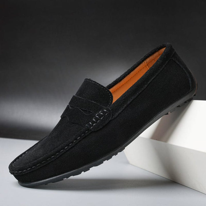 Elegant women's casual loafers, comfortable versatile flats for everyday wear, offering timeless style.