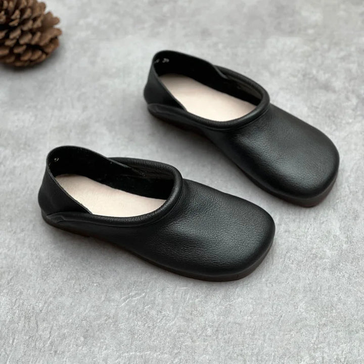 Casual women's round-toe slip-on sandals, ideal comfortable summer footwear for everyday.