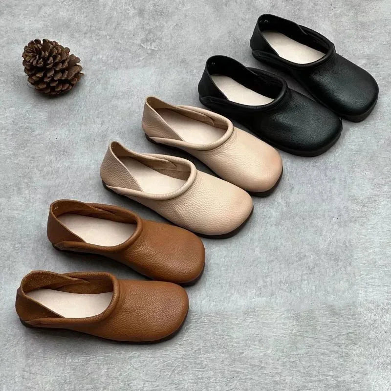 Stylish women's slip-on round-toe flats, designed for all-day comfort and versatile summer wear.