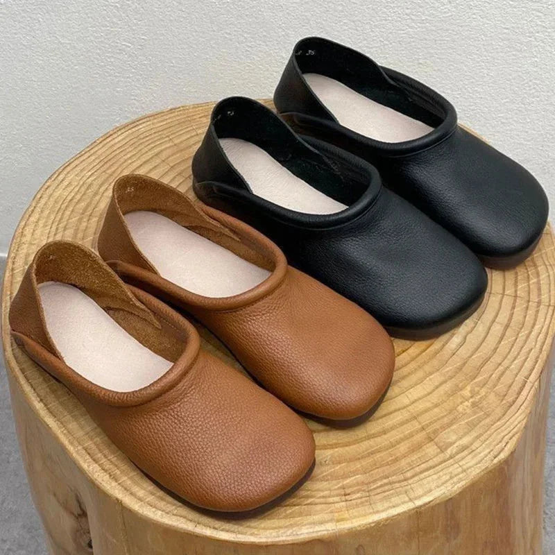 Slip-on round-toe women's sandals, comfortable and casual flats for easy summer footwear.