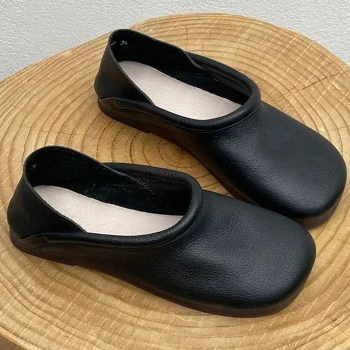 Everyday women's comfortable slip-on sandals, featuring a round toe, great for versatile summer style.