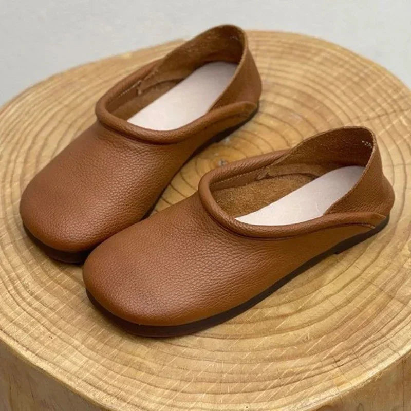 Elegant yet comfortable women's slip-on round-toe sandals, versatile footwear for summer and casual wear.