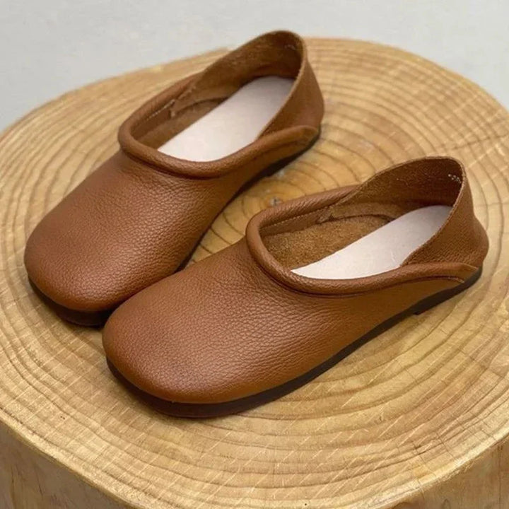 Elegant yet comfortable women's slip-on round-toe sandals, versatile footwear for summer and casual wear.