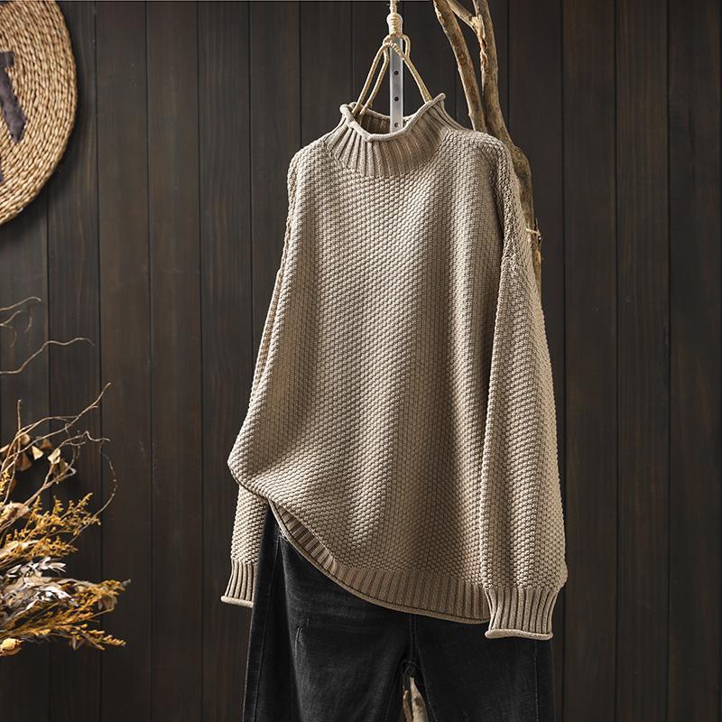 Stylish women's knit top, long sleeve and round neck, a versatile piece for fall and winter.