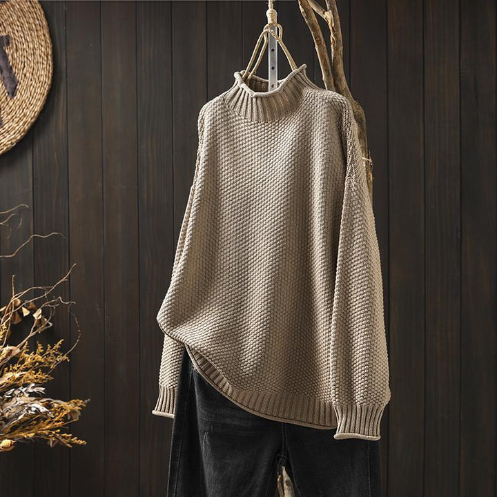 Stylish women's knit top, long sleeve and round neck, a versatile piece for fall and winter.