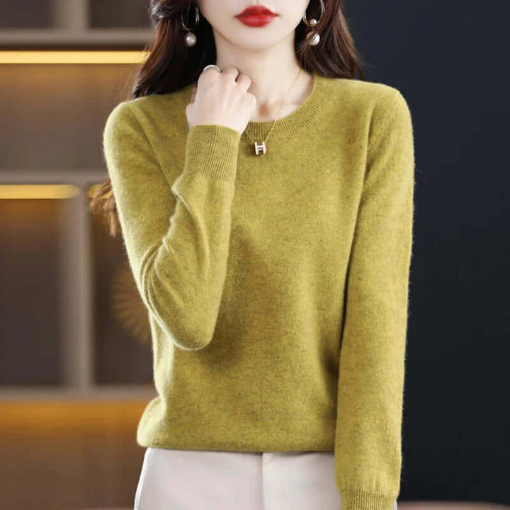Long-sleeve women's cozy jumper, stylish & soft for ultimate winter comfort.