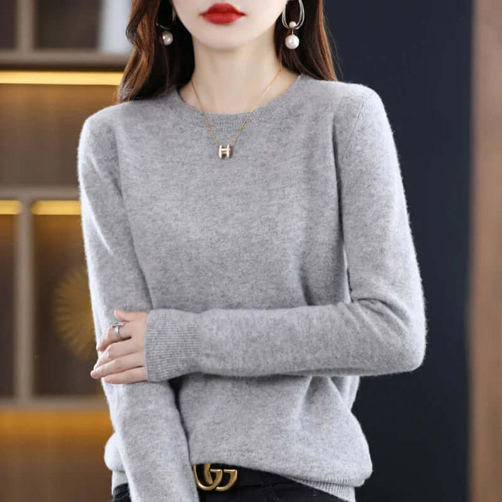 Women's round-neck long-sleeve sweater, a soft & stylish knitted top for fall.