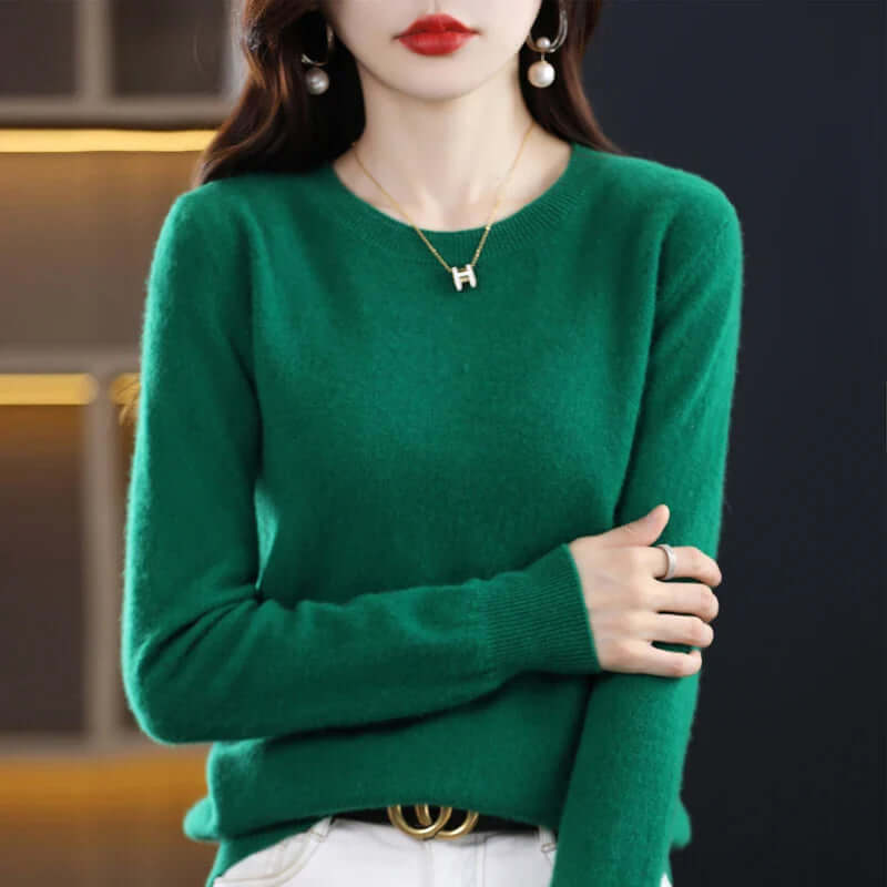 Casual women's knitted jumper, offering soft comfort and stylish warmth.