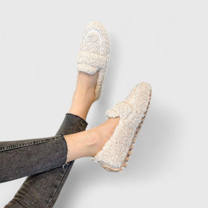 Elegant women's house shoes, lambswool lined for coziness, perfect as warm and comfortable indoor footwear.