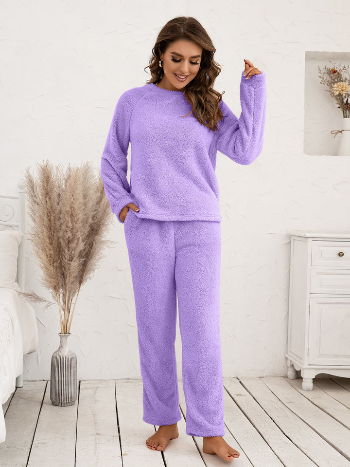 Women's cozy long sleeve sleepwear set, comfortable pants included, perfect for relaxing at home.