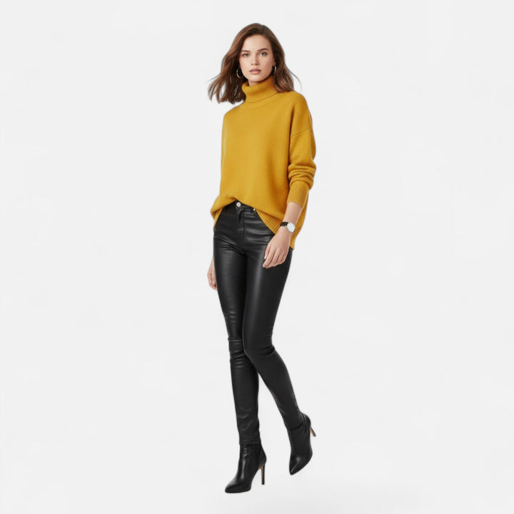 Women's warm turtleneck, oversized for comfort and perfect for casual chic style.