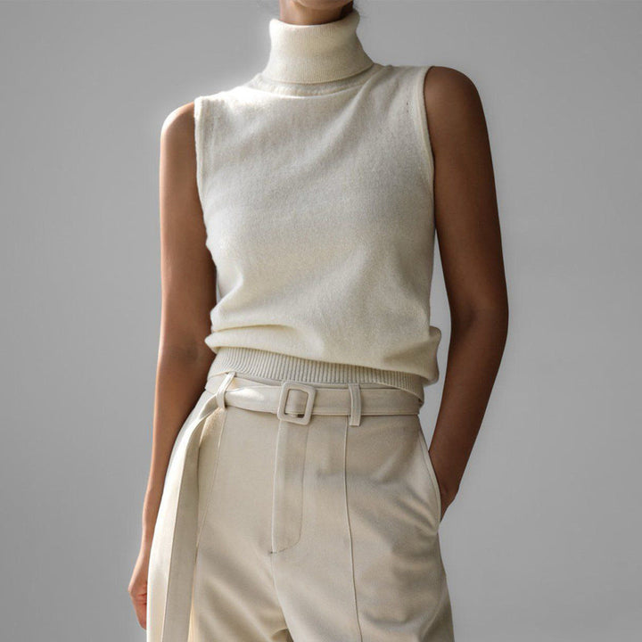 Women's cozy turtleneck sweater in a soft knit, perfect for winter comfort and chic style.