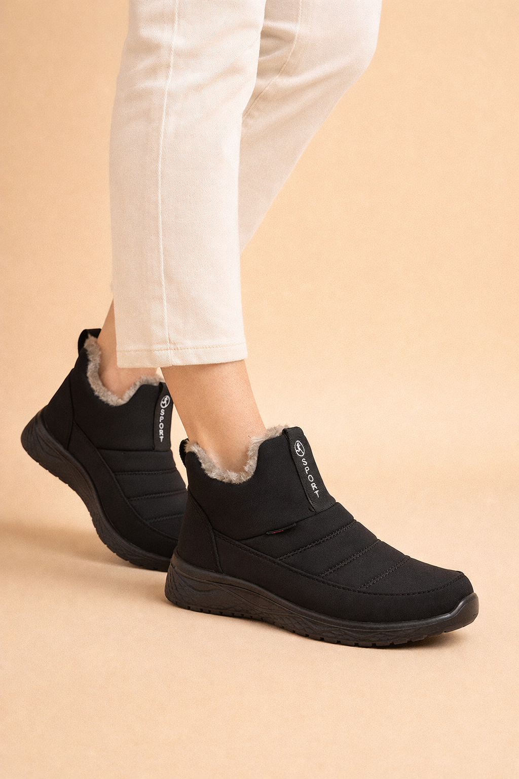 Casual women's winter ankle boots with a convenient zipper, offering waterproof protection and cozy warmth.